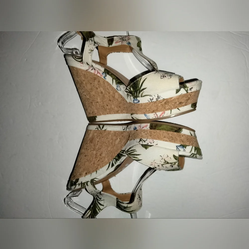 Lust 4 Life (Sz 8.5) Multicolor Floral Print Ankle Strap Peep Toe Wedge Sandals